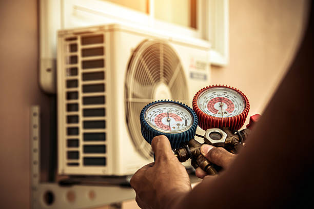 Professional Heat Pump Repair technician working in Scotts Mills, OR